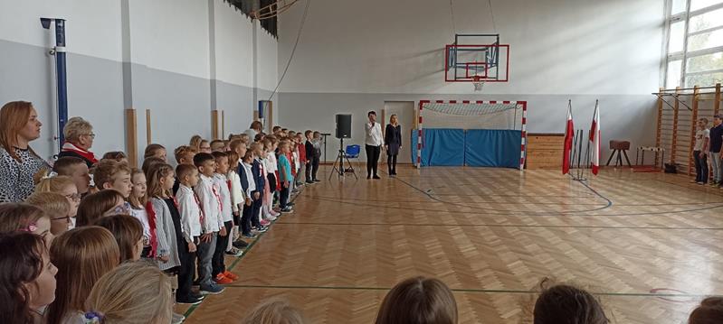 Szkoła do hymnu oraz Narodowe Święto Niepodległości